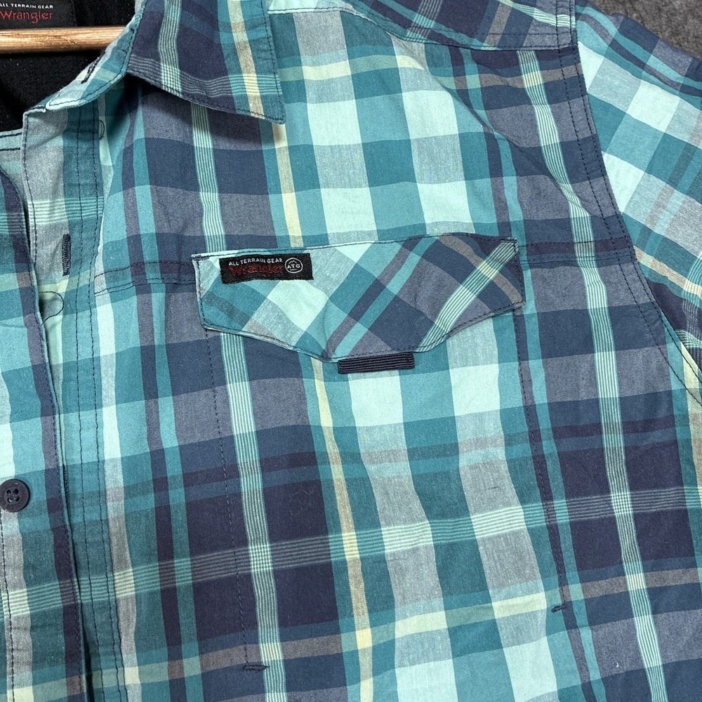 Wrangler ATG Shirt Mens XL Blue Gray Plaid Short Sleeve Button Up Outdoor Zip - Picture 3 of 10